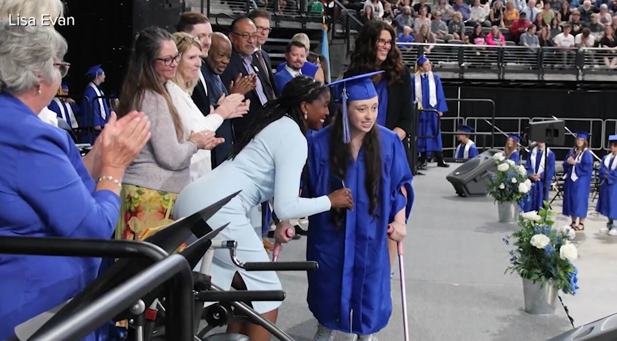 Student with cerebral palsy gets up from wheelchair to walk across stage at graduation - Vimarsana News
